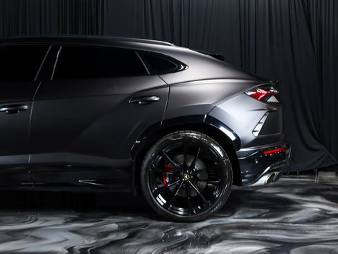 Used 2019 Lamborghini Urus AWD/4WD image 11