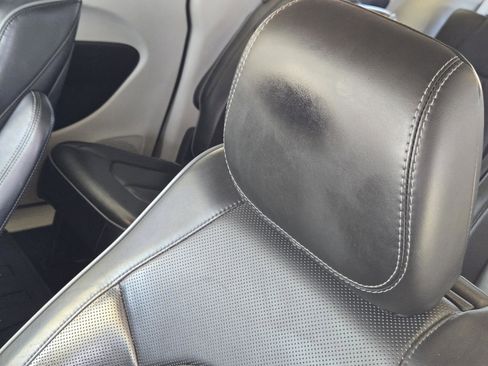 Used 2018 Chrysler Pacifica Limited w/ Tire & Wheel Group image 14