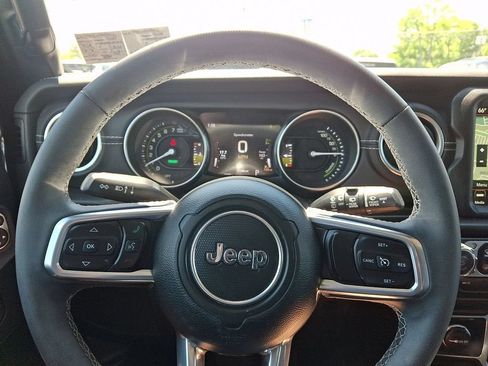 Used 2023 Jeep Wrangler Unlimited Sahara w/ Cold Weather Group AWD/4WD image 21