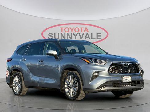 Used 2022 Toyota Highlander Platinum image 11