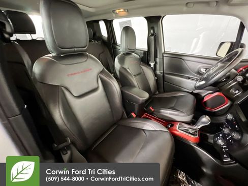 Used 2018 Jeep Renegade Trailhawk AWD/4WD image 17