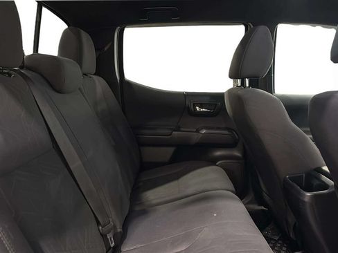 Used 2019 Toyota Tacoma SR5 AWD/4WD image 14