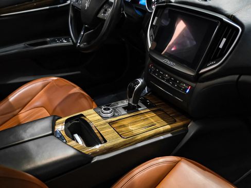 Used 2017 Maserati Ghibli RWD image 20