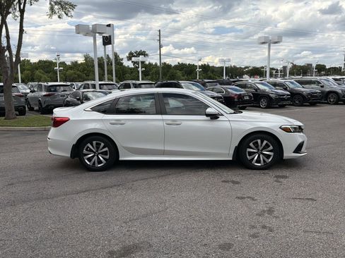 Used 2022 Honda Civic LX image 2