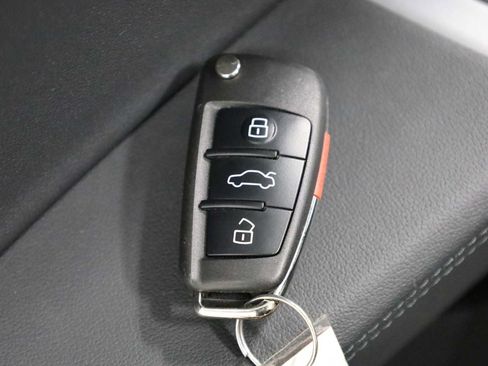 Certified 2025 Audi Q3 2.0T Premium w/ Convenience Package AWD/4WD image 40