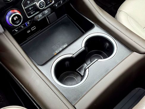 Used 2022 GMC Yukon SLT w/ SLT Premium Package image 29