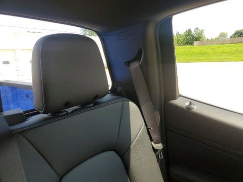 New 2025 GMC Canyon Elevation w/ Convenience Package image 15