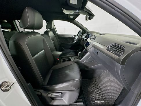 Used 2022 Volkswagen Tiguan SE R-Line image 30