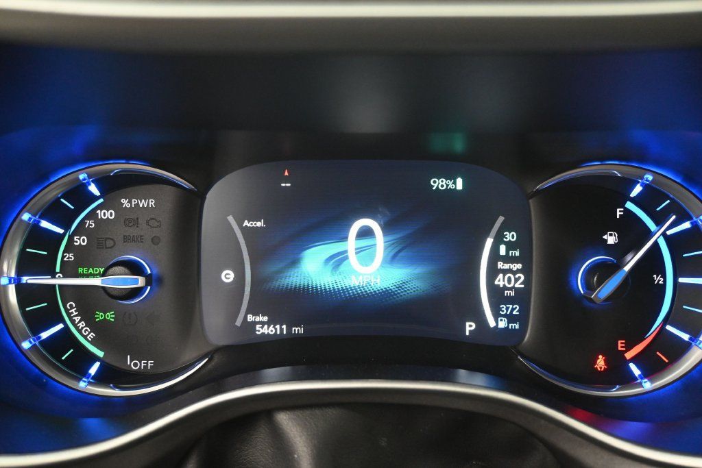 Used 2024 Chrysler Pacifica Limited FWD image 16