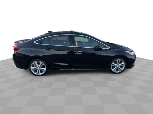 Used 2018 Chevrolet Cruze Premier image 9