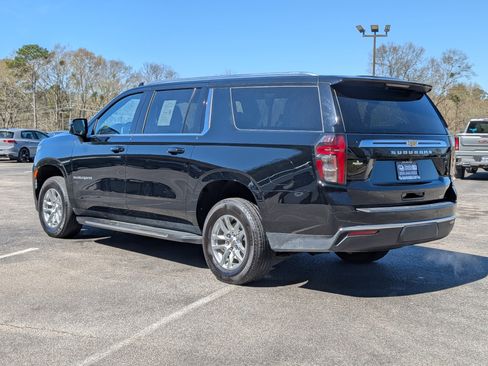 Used 2024 Chevrolet Suburban LT w/ Luxury Package RWD image 7