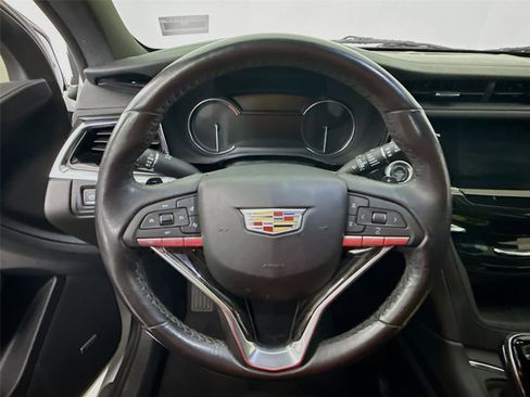 Used 2022 Cadillac XT6 Premium Luxury image 8