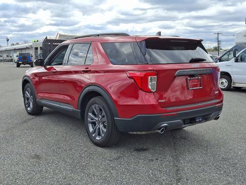 Certified 2024 Ford Explorer XLT w/ Equipment Group 202A image 5