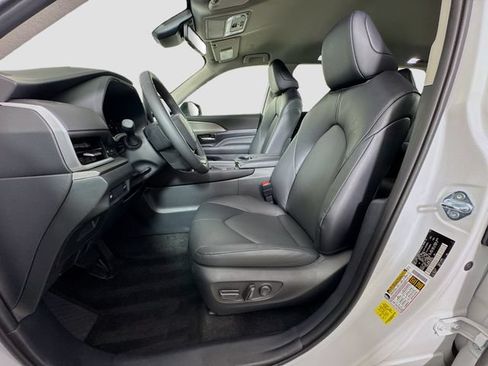 Certified 2024 Toyota Grand Highlander AWD image 17