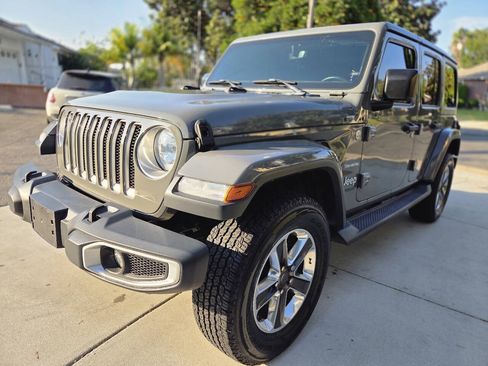 Used 2018 Jeep Wrangler Unlimited Sahara AWD/4WD image 3