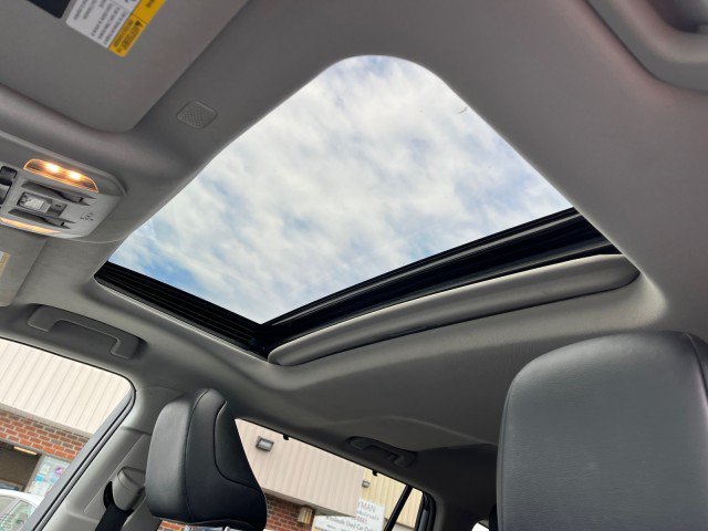 Used 2022 Toyota Highlander XLE FWD image 25
