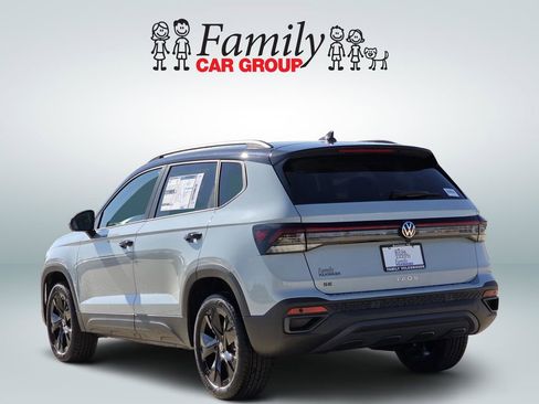 New 2026 Volkswagen Taos SE FWD image 3