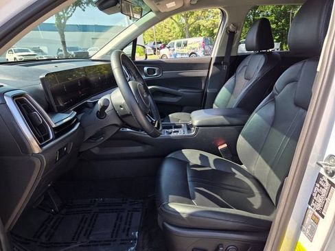 Used 2024 Kia Sorento S AWD/4WD image 9