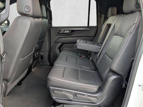 Used 2025 Chevrolet Suburban RST RWD image 18