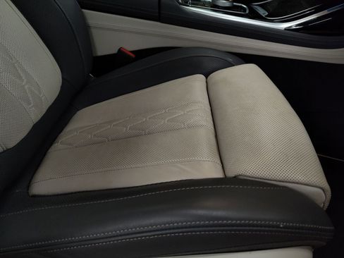 Used 2023 BMW X7 M60i w/ Executive Package image 28