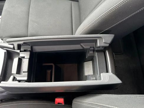 Used 2024 Nissan Rogue S FWD image 19