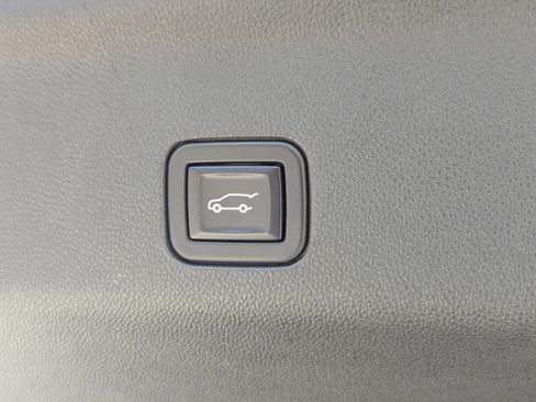 Used 2021 Chevrolet Tahoe Premier w/ Premium Package image 13