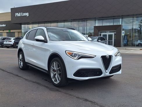 Used 2018 Alfa Romeo Stelvio Sport w/ Quick Order Package 22J Sport AWD/4WD image 1