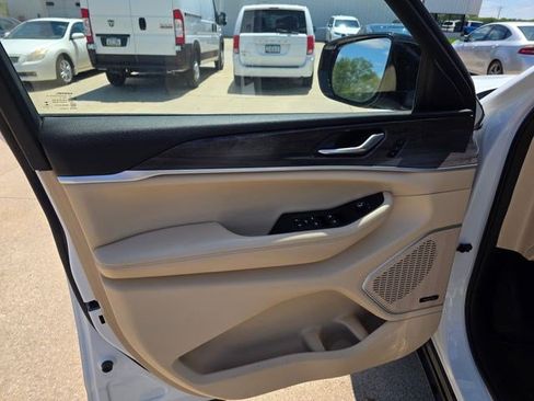 Used 2021 Jeep Grand Cherokee L Limited AWD/4WD image 19