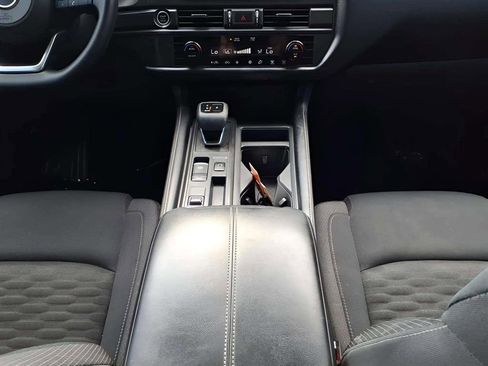 Used 2023 Nissan Pathfinder S image 11