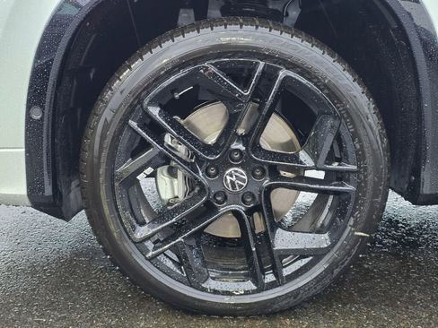 New 2026 Volkswagen Tiguan SE R-Line image 11