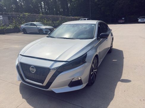 Used 2022 Nissan Altima 2.5 SR FWD image 2