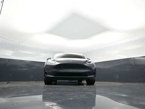 Used 2024 Tesla Model Y Long Range image 45