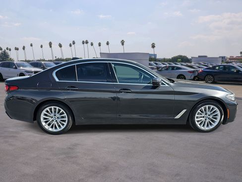 Used 2023 BMW 530i w/ Premium Package image 4