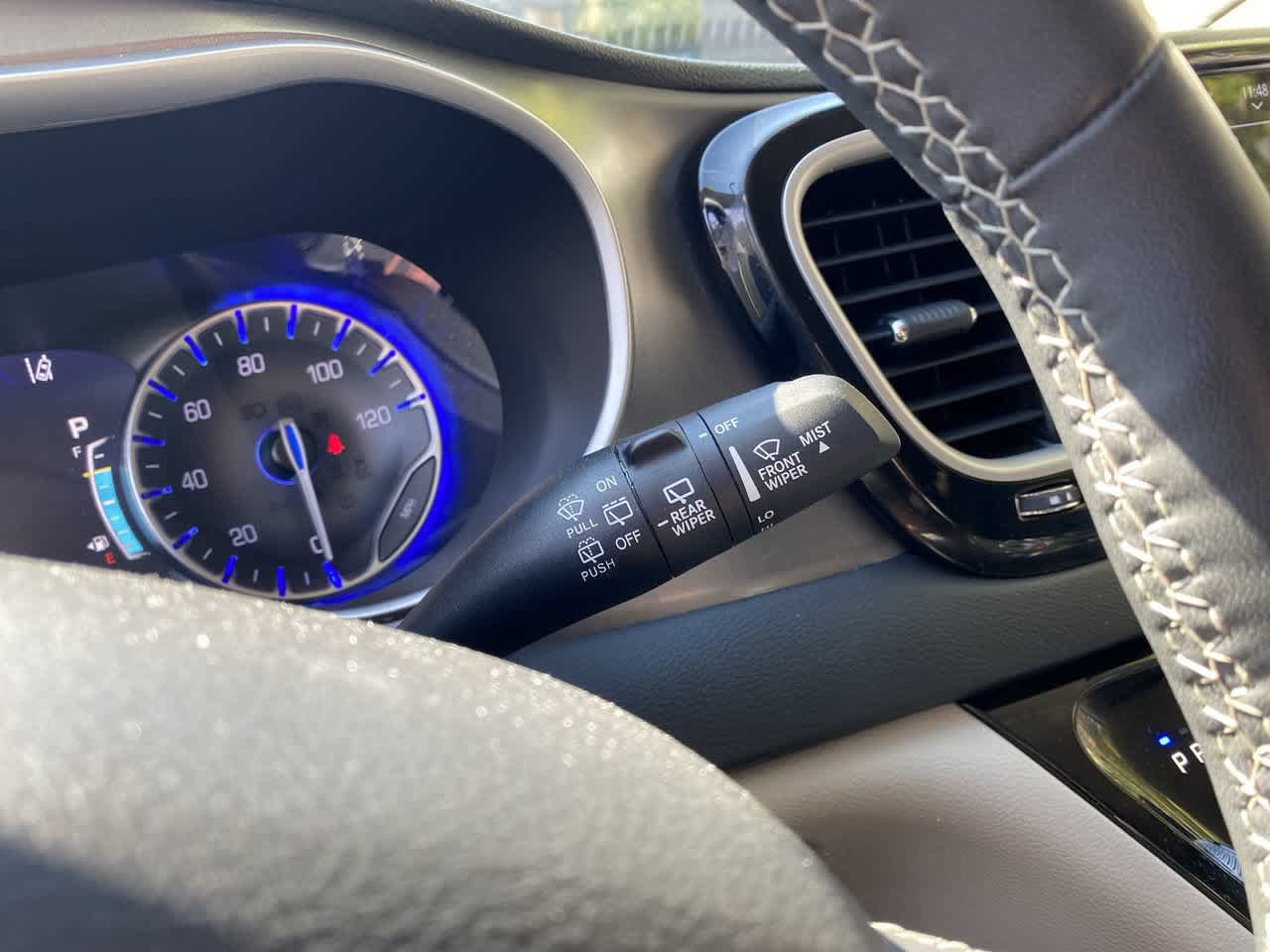 Used 2023 Chrysler Pacifica Touring-L FWD image 22