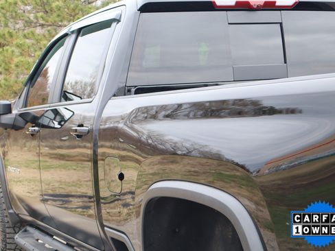 Used 2025 Chevrolet Silverado 2500 ZR2 w/ Technology Package image 10