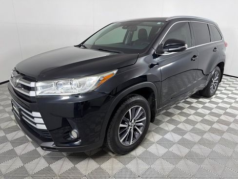 Used 2017 Toyota Highlander XLE w/ Carpet Mat Package AWD/4WD image 9