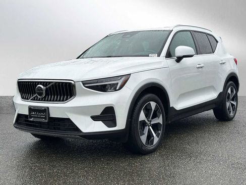 Used 2025 Volvo XC40 B5 Core w/ Protection Package Premier image 7