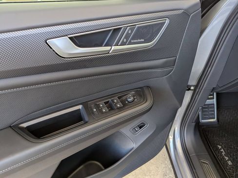 New 2026 Volkswagen Atlas Cross Sport SEL Premium R-Line AWD/4WD image 19