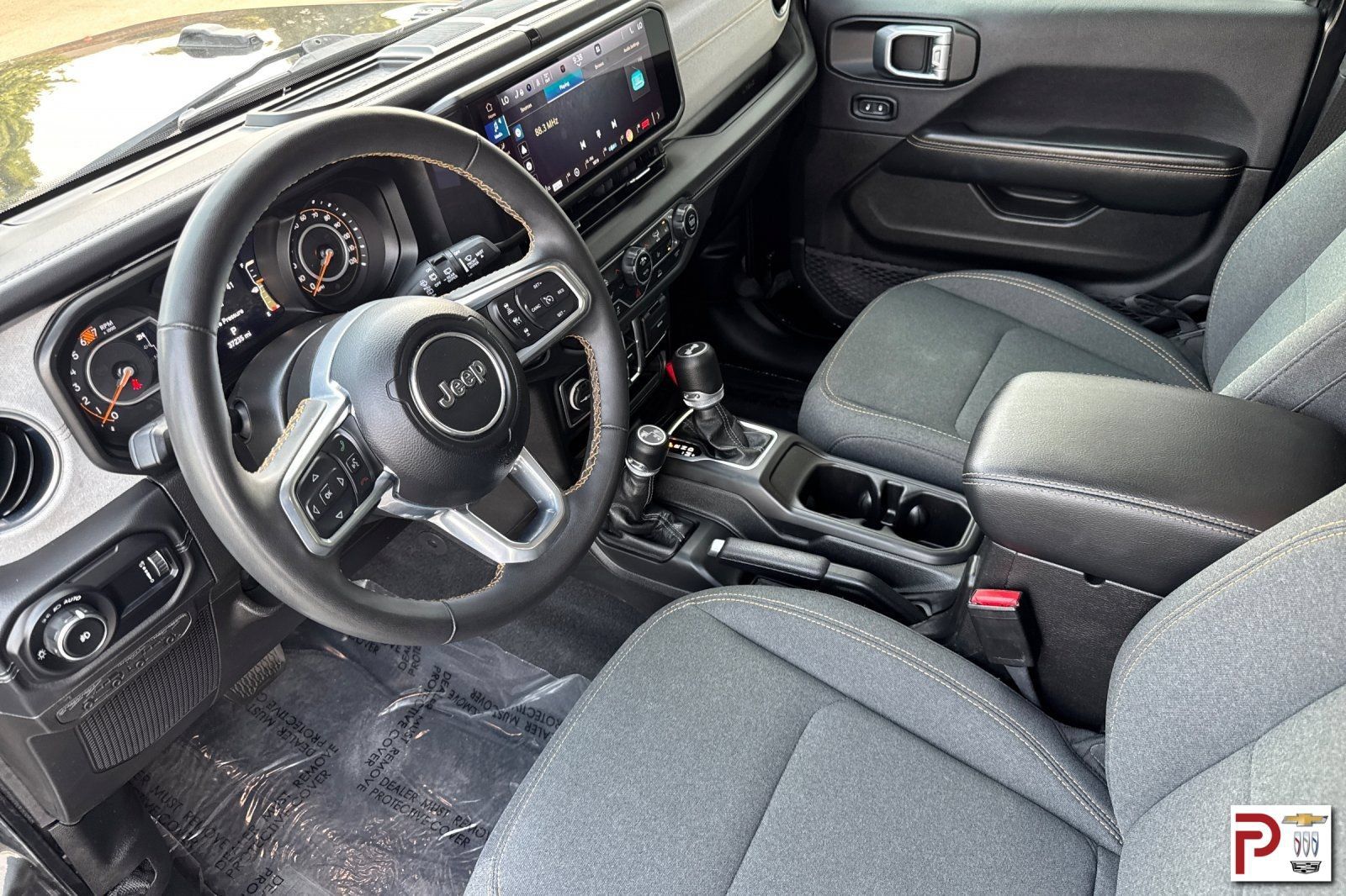 Used 2024 Jeep Wrangler Unlimited Sahara AWD/4WD image 10