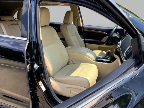 Used 2018 Toyota Highlander Limited AWD/4WD image 9