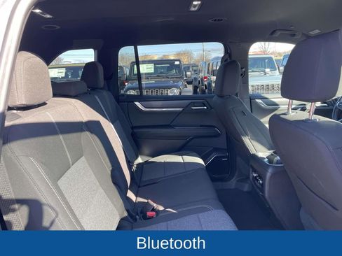 Used 2025 GMC Acadia Elevation image 16