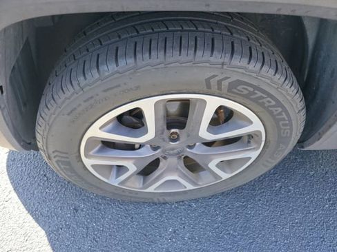 Used 2015 Jeep Renegade Latitude image 10