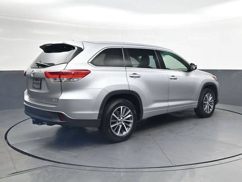 Used 2018 Toyota Highlander XLE FWD image 4
