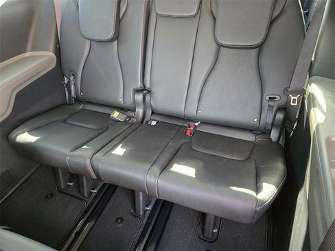 New 2026 Kia Carnival FWD image 22
