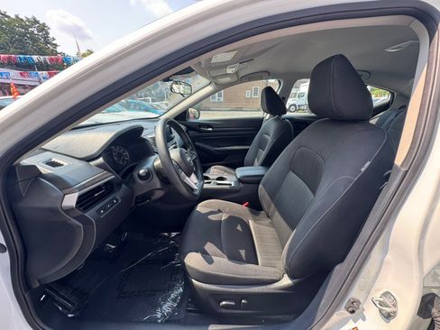 Used 2025 Nissan Altima 2.5 SV FWD image 9