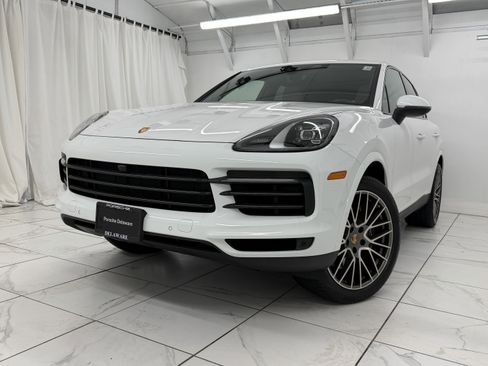 Certified 2023 Porsche Cayenne Platinum Edition image 8
