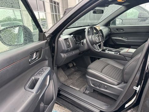 Used 2025 Nissan Pathfinder Rock Creek AWD/4WD image 5
