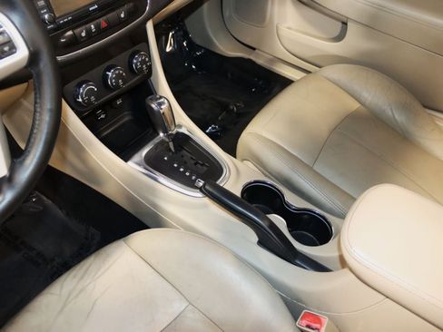 Used 2013 Chrysler 200 Limited FWD image 40