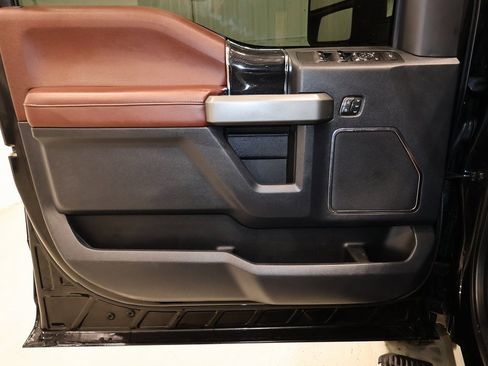 Certified 2022 Ford F450 Platinum w/ FX4 Off-Road Package image 11