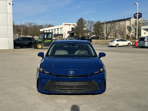 Used 2025 Toyota Camry LE image 2